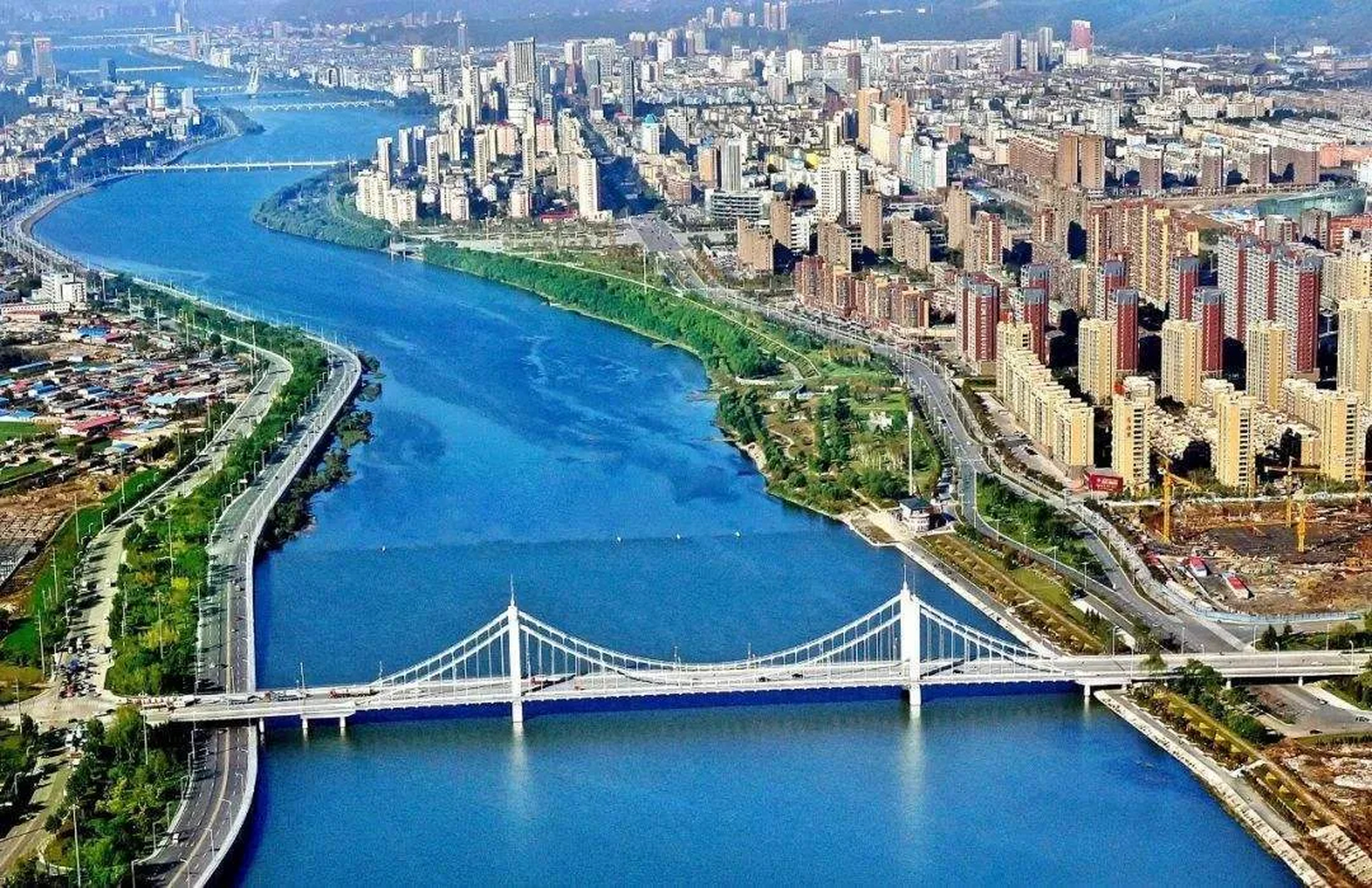 抚顺_2025新澳门全年免费,痛斥核心精选解析、解释与落实